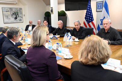 وزير الخارجية الأمريكي أنتوني بلينكن مع كابينت الحرب الإسرائيلي