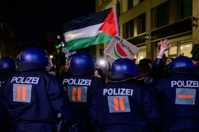 (Getty) الشرطة الألمانية تقمع مظاهرة مؤيدة لفلسطين في برلين