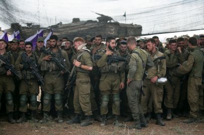جنود إسرائيليون على حدود غزة (GETTY)