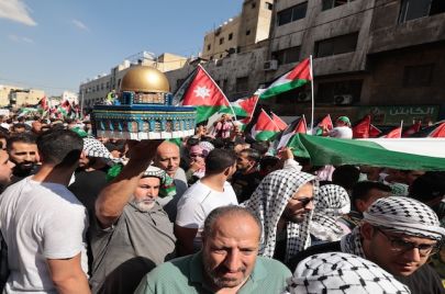 (Getty) متظاهرون أردنيون العاصمة عمان 
