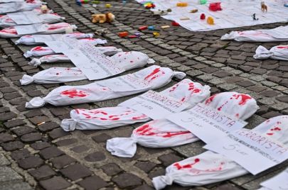 خلال نشاط إنساني في بولندا يدعو لوقف إطلاق النار في غزة