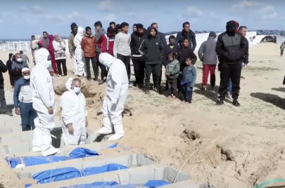  دفن جثامين 100 شهيد سرقتها قوات الاحتلال