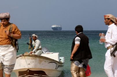 تواصل الاستهداف الحوثي للسفن
