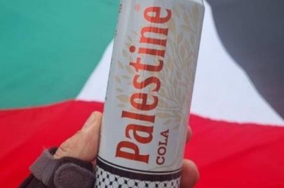 أنتج شقيقان فلسطينيان يقيمان في مدينة مالمو بالسويد، مشروبًا غازيًا باسم "فلسطين كولا"، ويهدفان من خلاله إلى التبرع بعائداته لدعم موطنهم.