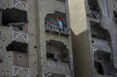مبنى طالته نيران وقذائف جيش الاحتلال في مدينة حمد بخانيونس