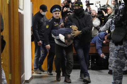 شككت روسيا في تأكيدات الولايات المتحدة بأن تنظيم "داعش" دبر هجومًا مسلحًا على قاعة للحفلات الموسيقية خارج موسكو أدى إلى مقتل 137 شخصًا وإصابة 182 آخرين، واتهمت واشنطن بالتستر على أوكرانيا.