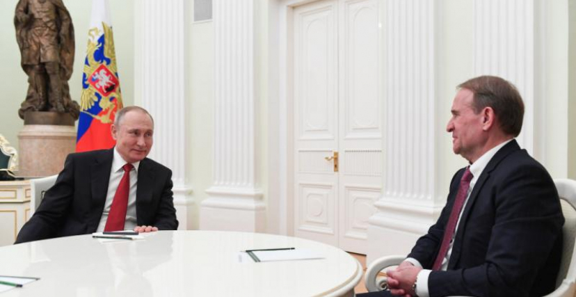 تمتد علاقة فيكتور ميدفيدشوك مع بوتين لعشرين عامًا (Getty)
