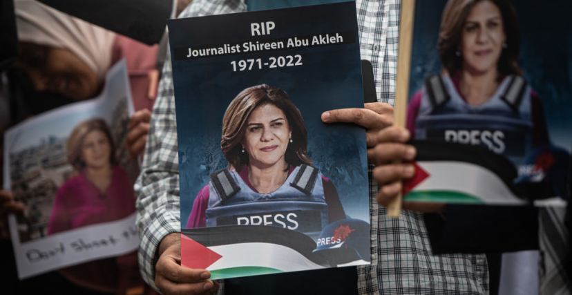 استمرار الإدانات من قبل صحافيين وهيئات صحافية لاغتيال أبو عاقلة (Getty)