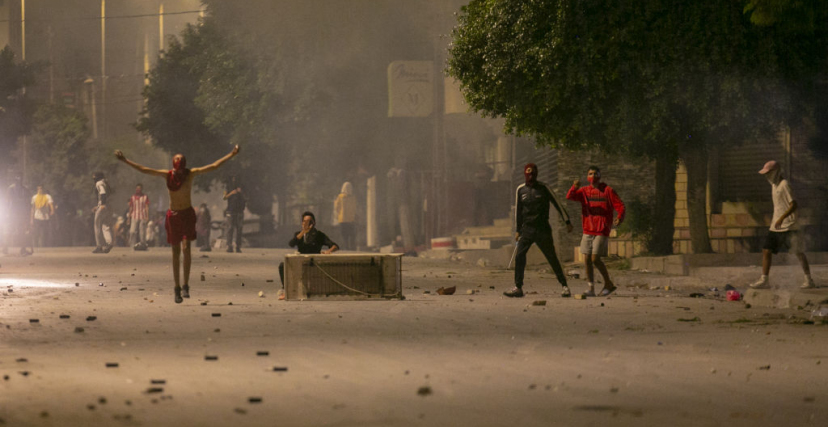 احتجاجات ومواجهات بالتزامن مع أزمة اقتصادية عميقة في تونس (Getty)