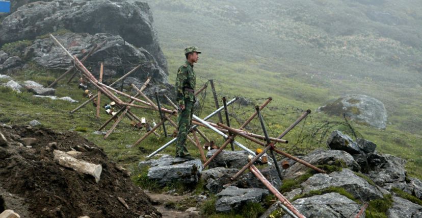 جندي صيني على الحدود مع الهند (Getty)