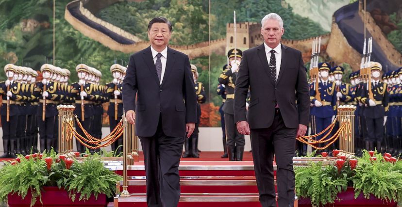 زيارة سابقة للرئيس الكوبي إلى الصين (Associated Press)