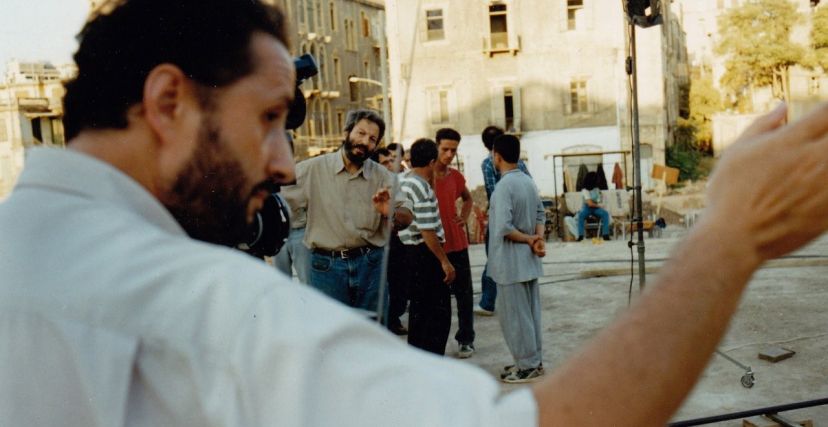 المخرج السوري عمر أميرالاي أثناء تصوير فيلمه عن ميشيل سورا