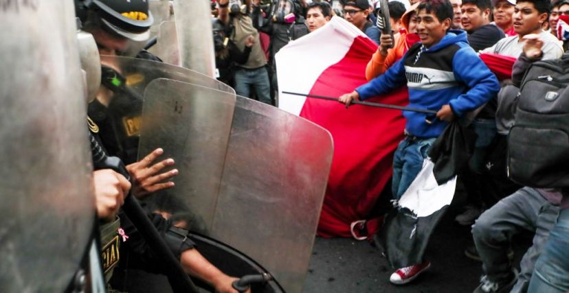 تجددت الاحتجاجات في العاصمة ليما للمطالبة برحيل الرئيسة دينا بولوارت وحل الكونعرس (GETTY)
