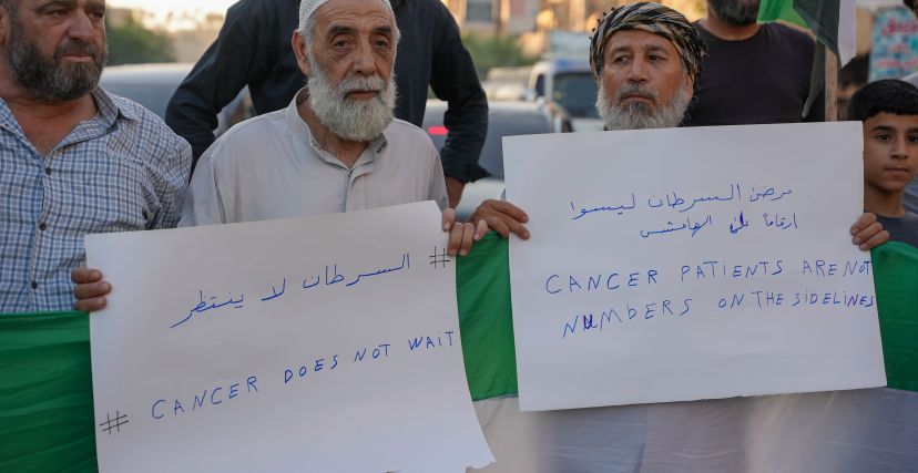 وقفة احتجاجية في مدينة عفرين تطالب بمساعدة مرضى السرطان (Getty)