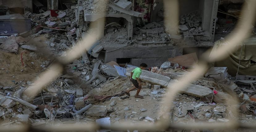 (Getty) مشهد من دمار غزة