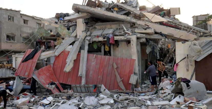 دمار أحدثته غارة لجيش الاحتلال على قطاع غزة