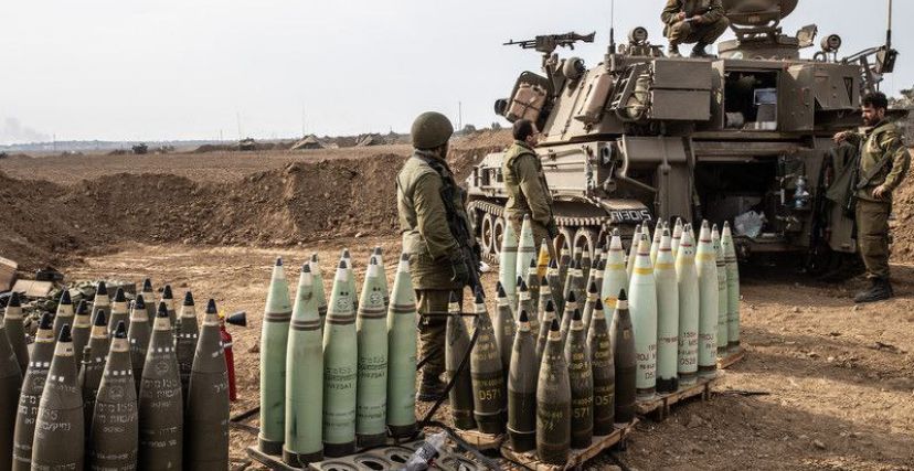 ( GETTY) ذخائر مدفعية تحتوي على الفسفور الأبيض للجيش الإسرائيلي بالقرب من سديروت