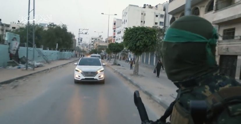 لقطات لعناصر القسام يجوبون شوارع مدينة غزة (الإعلام العسكري لكتائب القسام)