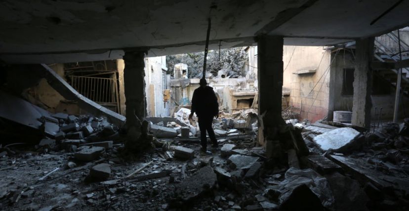 قصفت طائرة مسيّرة مقرًا قديمًا لحركة فتح في مخيم بلاطة (Getty)