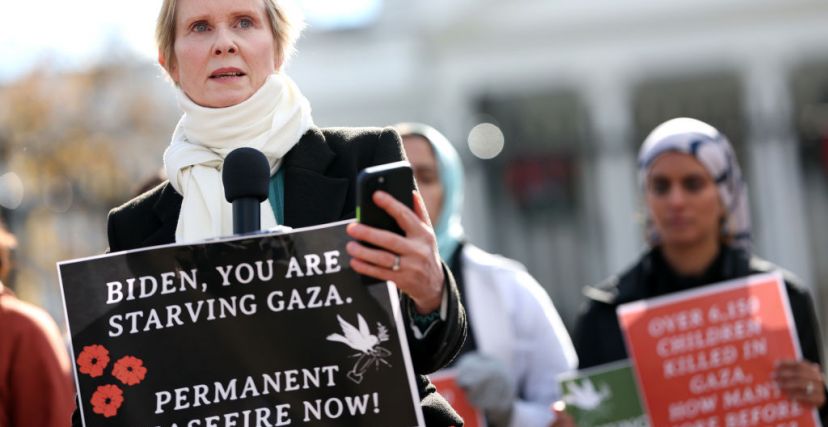 شاركت الممثلة الأمريكية سينثيا نيكسون في الإضراب عن الطعام أمام البيت الابيض (GETTY)