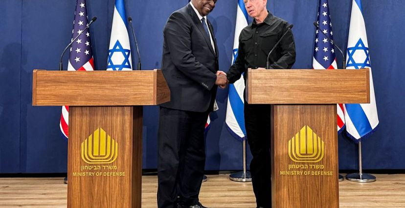 لويد أوستن خلال زيارته السابقة لإسرائيل (GETTY)