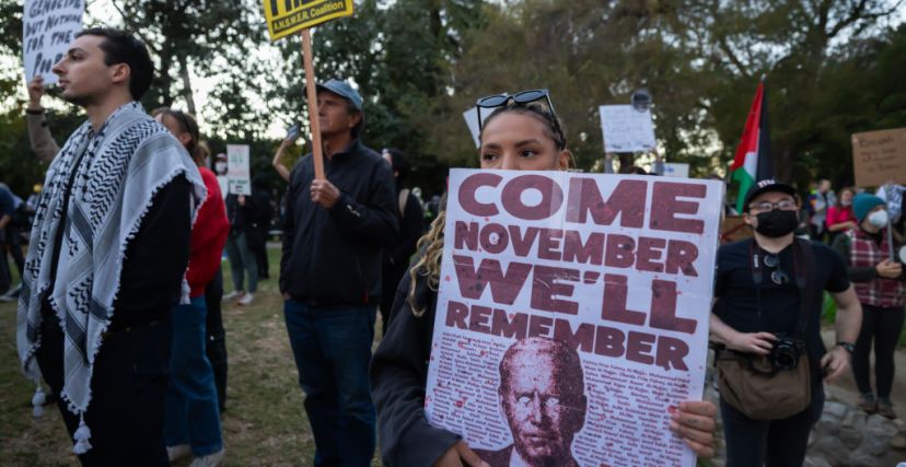 متظاهرون ضد بايدن في لوس أنجلس (GETTY)