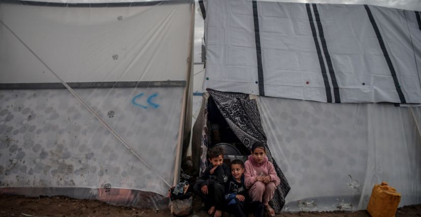 أطفال فلسطينيون في أحد مخيمات رفح جنوب قطاع غزة
