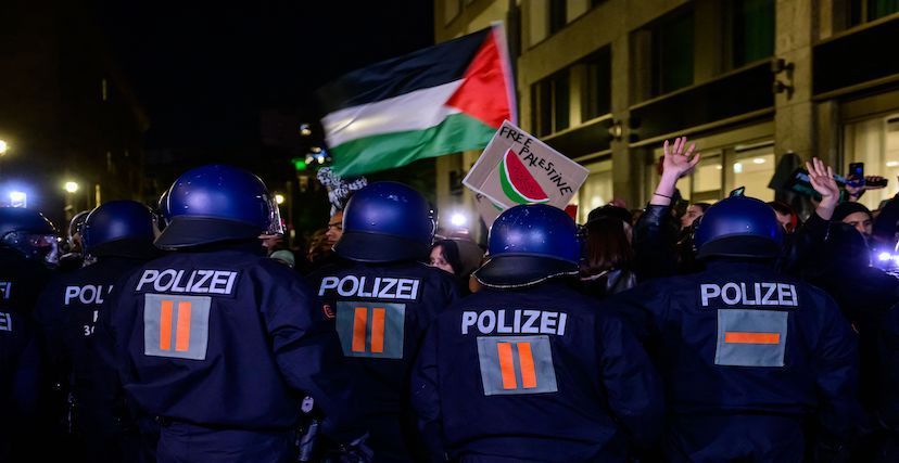 الشرطة الألمانية تقمع مظاهرة مؤيدة لفلسطين في برلين