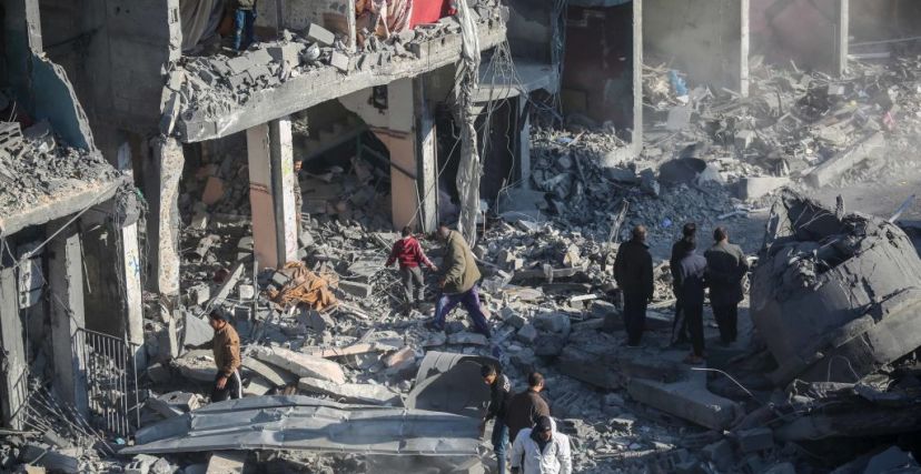 لليوم 162، يستمر العدوان الإسرائيلي على قطاع غزة، واستشهد وأصيب العشرات، في ليلة ويوم جديد من القصف الإسرائيلي على مدن قطاع غزة.