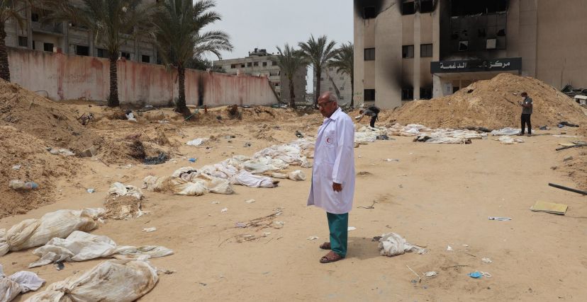 لم يتم التعرف على هوية العديد من جثث الضحايا في مجمع ناصر الطبي (AFP)