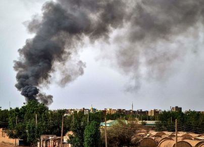 دخان يتصاعد من أحياء في الخرطوم