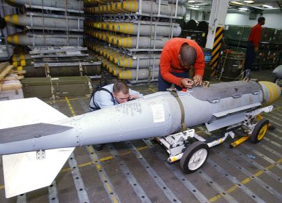 تمتلك قنابل " BLU-109"القدرة على اختراق التحصينات وتزن 2000 رطل (GETTY)
