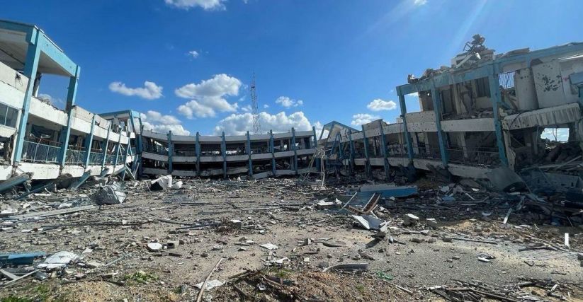 مدرسة تابعة للأونروا دمرها القصف الإسرائيلي في غزة (AFP)