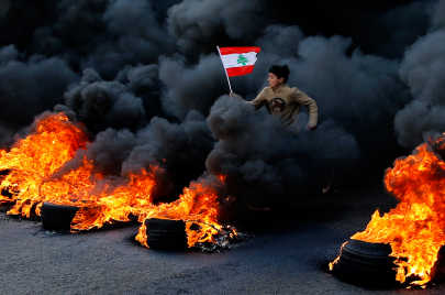 الانتفاضة اللبنانية تستعيد زخمها.. الشعب يريد إسقاط النظام المصرفي