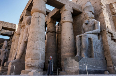 تستمر حملات النظام المصري القمعية التي تدمر قطاع السياحة المصري (Getty)