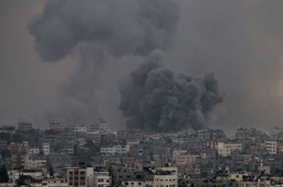 تسعى المفاوضات لوقف العدوان المستمر على غزة منذ خمسة شهور (GETTY)