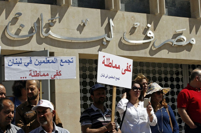 أساتذة المدارس في لبنان يرفضون العودة إلى العمل قبل تصحيح أجورهم
