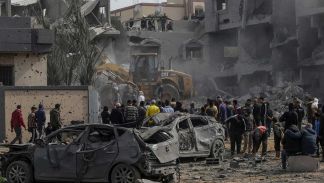 لليوم 141 القصف متواصل على غزة